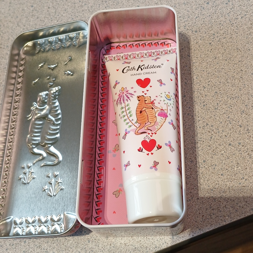 Heathcote & Ivory Cassis & Rose Hand Cream in Valentines Meerkat Tin 3.4 fl oz